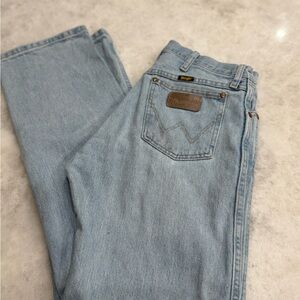 Wrangler Men's Classic Light Blue Straight Jeans